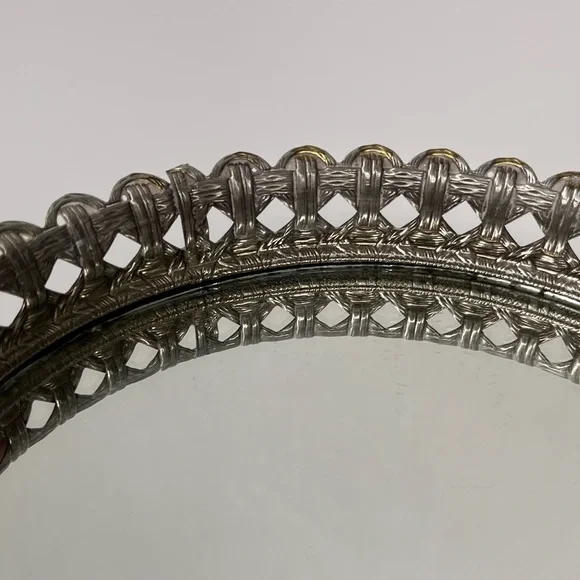 Vintage Round Mirrored Vanity Tray Silver Tone Ornate Filigree Edge 7,5” - Picture 8 of 10
